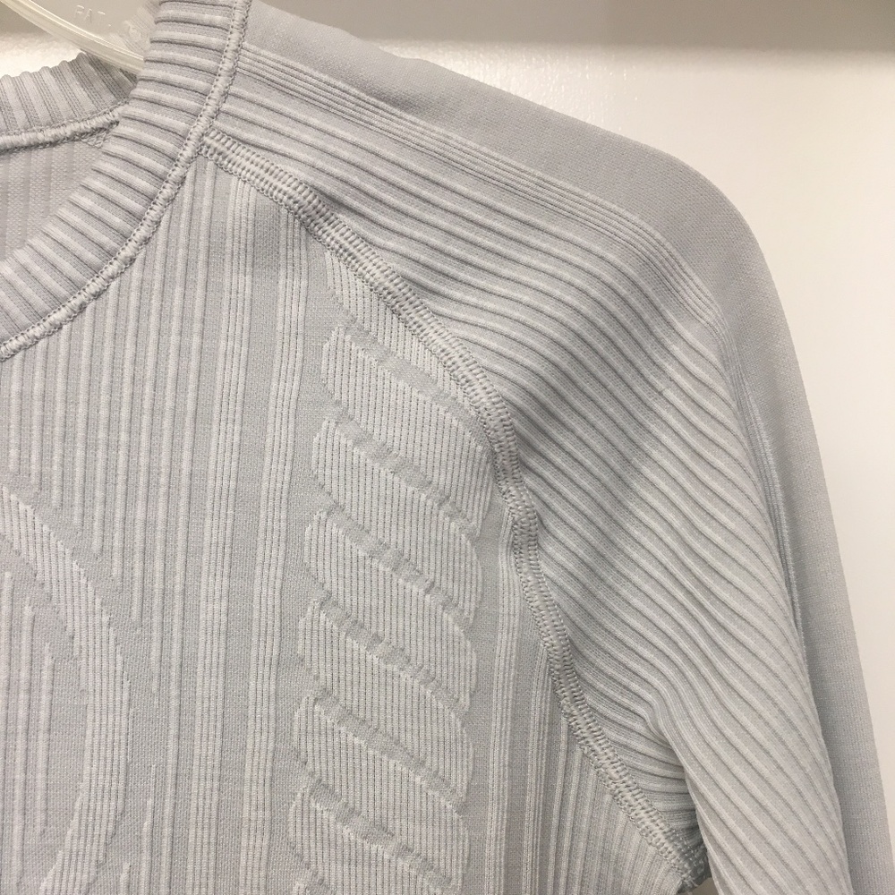 Lululemon Rest Less Pullover LS Top Silver Spoon Light Gray EUC - Picture 9 of 15